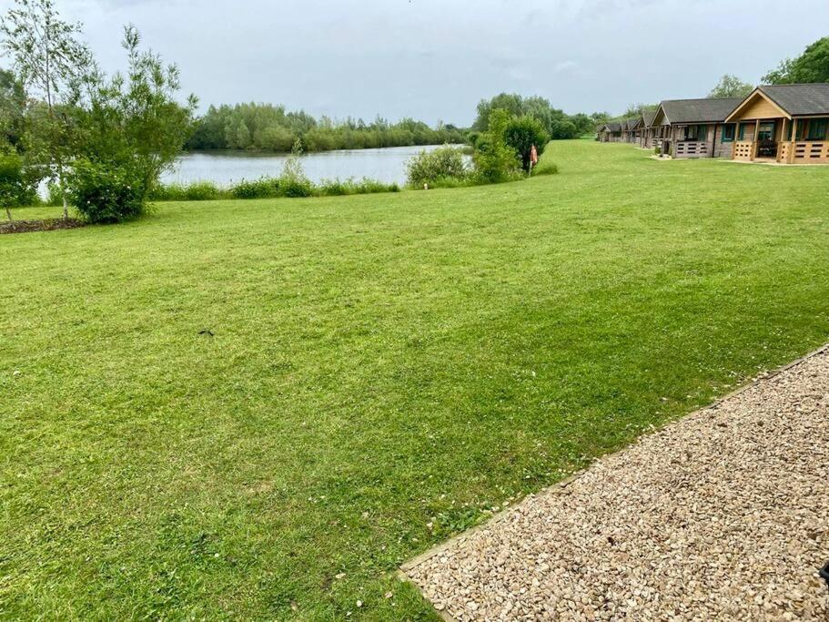 Lilly Lodge, Lake Pochard South Cerney Dış mekan fotoğraf