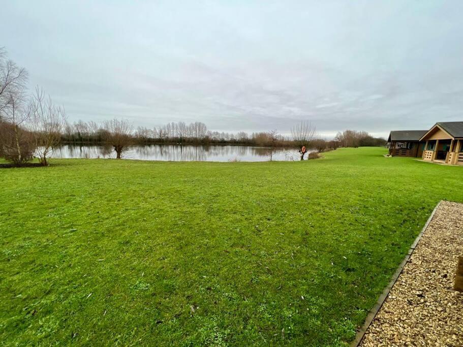 Lilly Lodge, Lake Pochard South Cerney Dış mekan fotoğraf